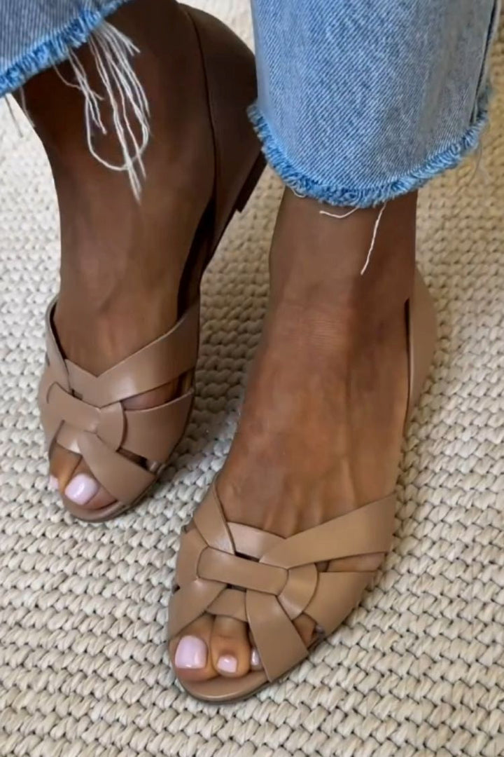 Henrietta sandals in Beige