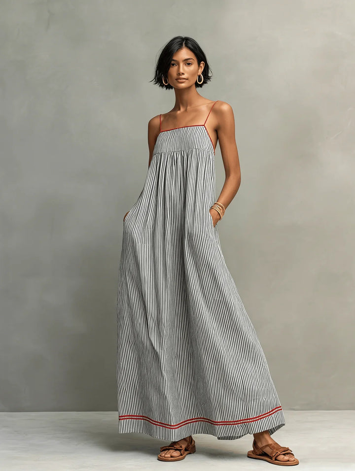 Thea dress in Black